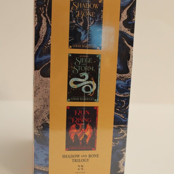 Shadow and Bone Trilogy Boxed Set - Picture 4 of 4